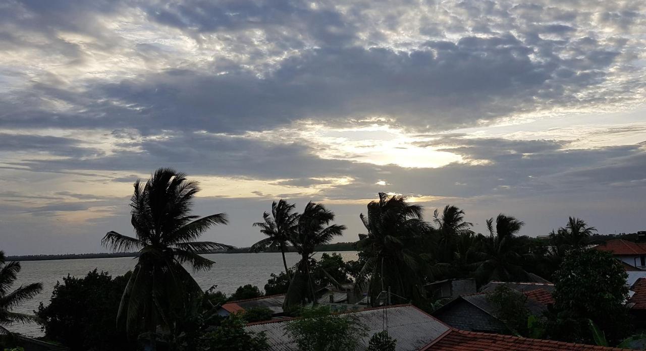 Yoyo Airport Hostel Negombo Buitenkant foto
