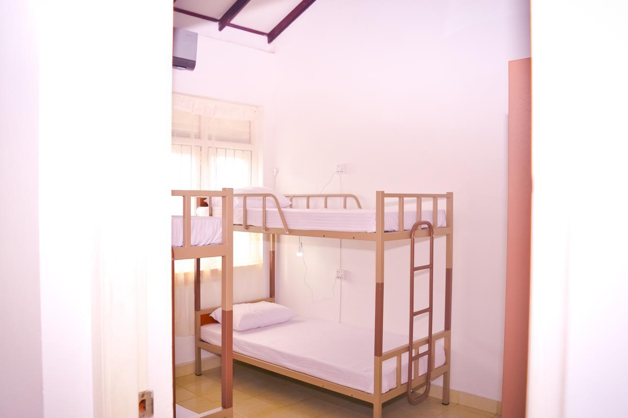 Yoyo Airport Hostel Negombo Buitenkant foto