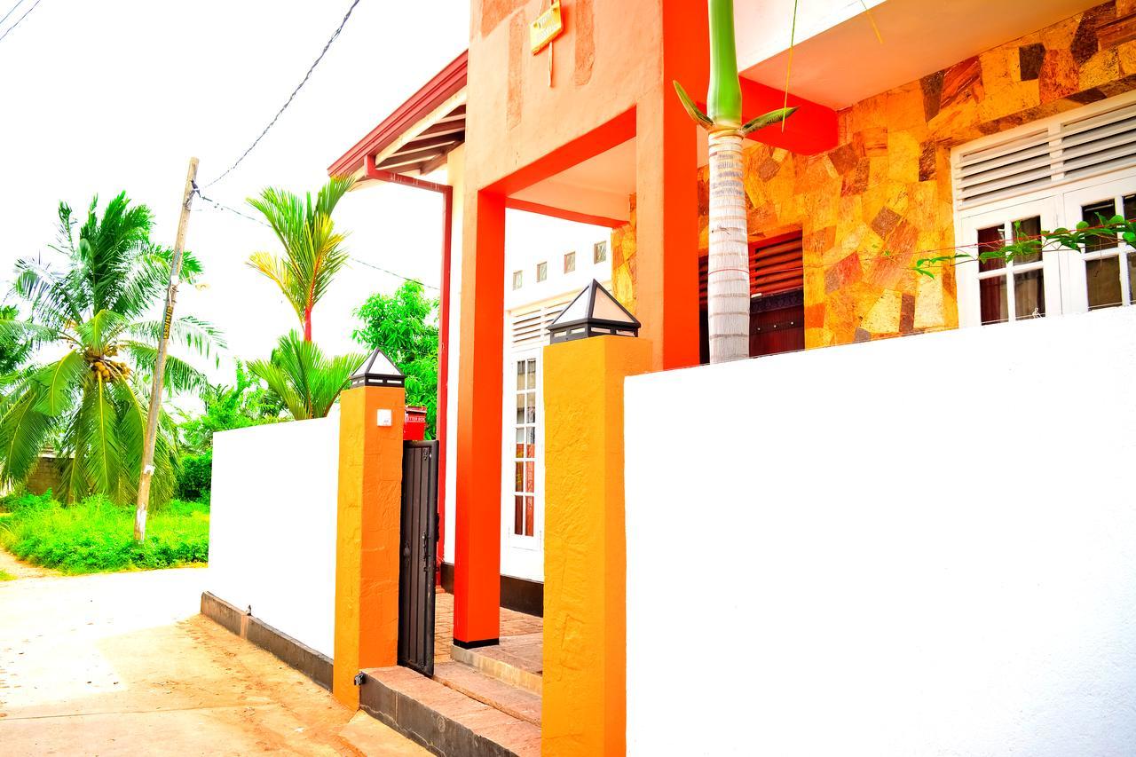 Yoyo Airport Hostel Negombo Buitenkant foto