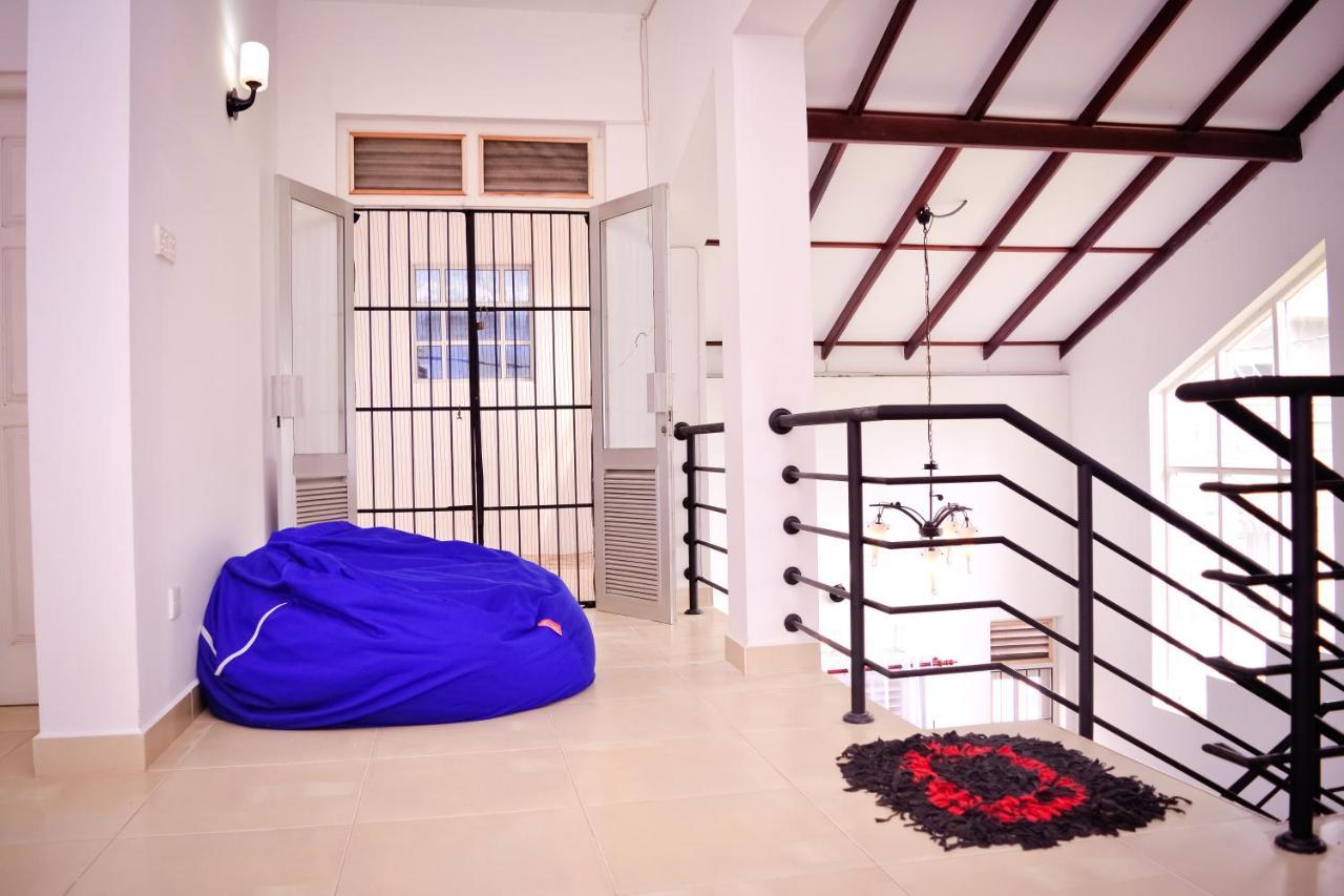 Yoyo Airport Hostel Negombo Buitenkant foto