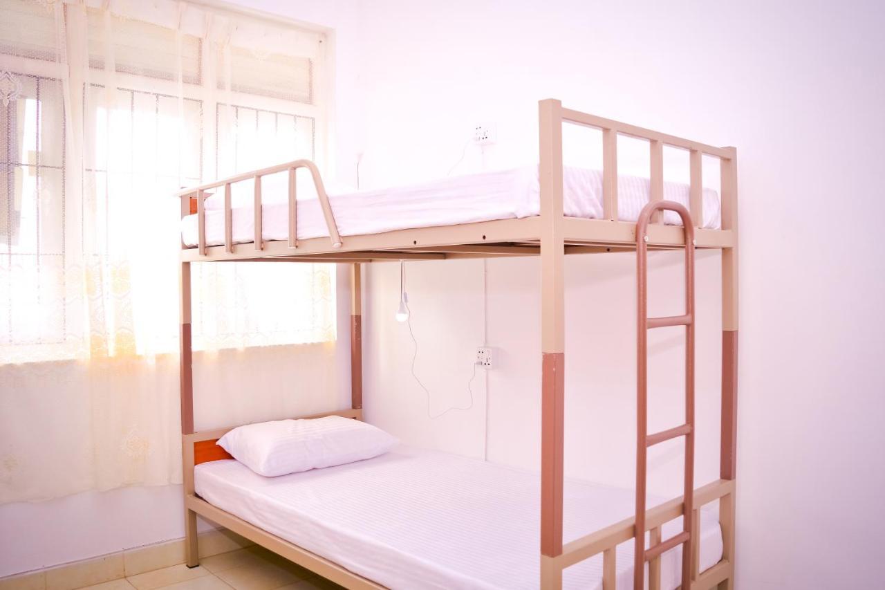 Yoyo Airport Hostel Negombo Buitenkant foto