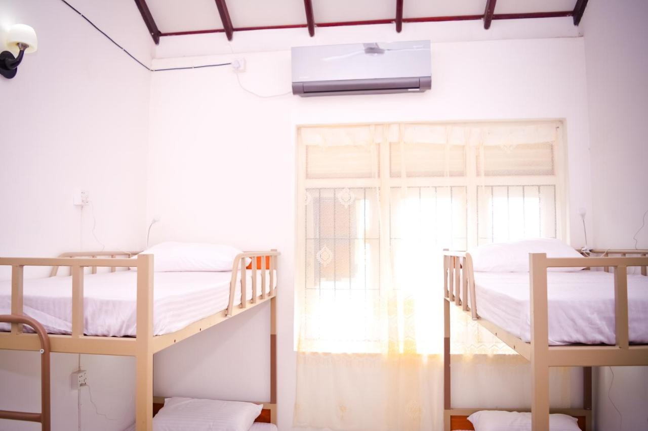 Yoyo Airport Hostel Negombo Buitenkant foto