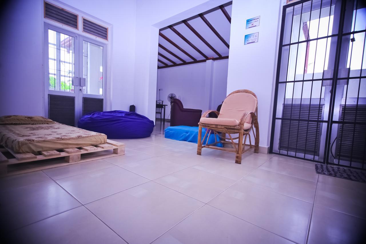 Yoyo Airport Hostel Negombo Buitenkant foto