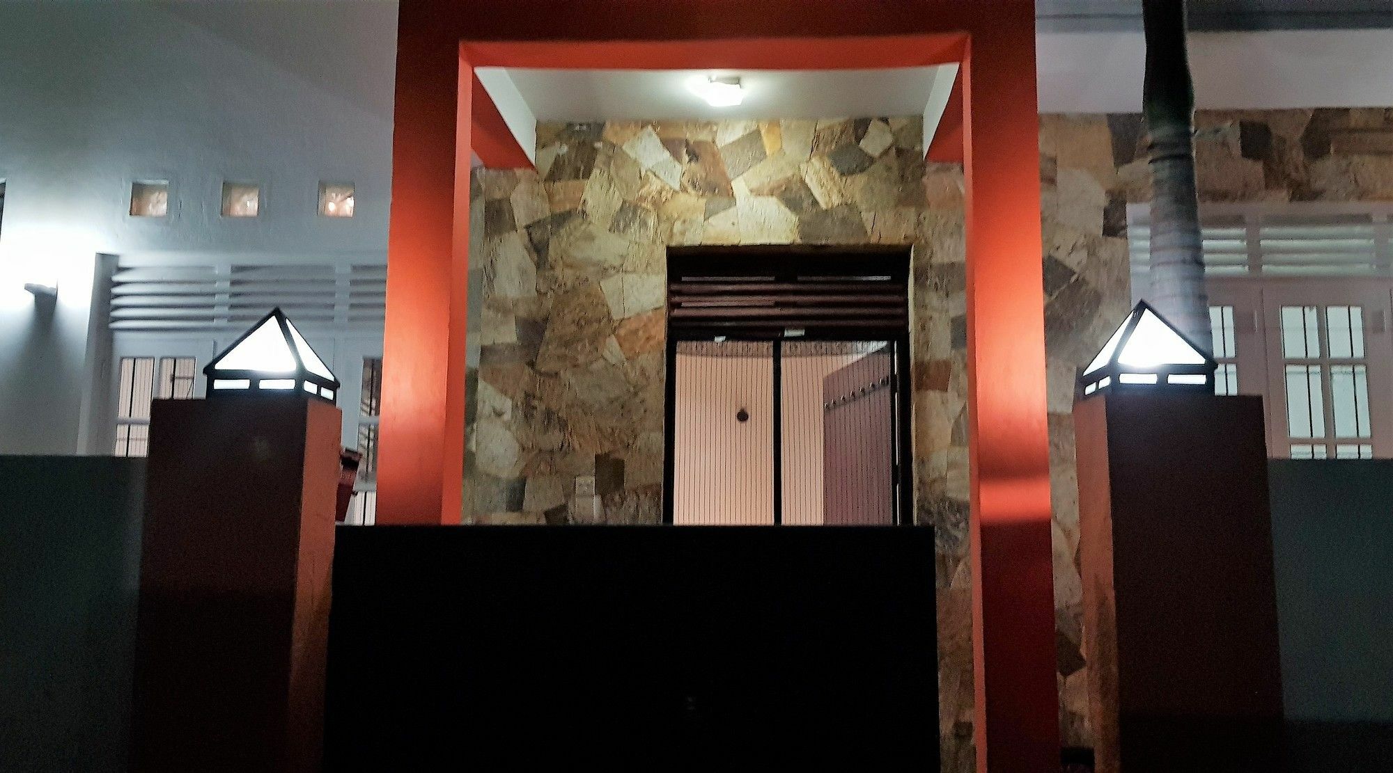 Yoyo Airport Hostel Negombo Buitenkant foto